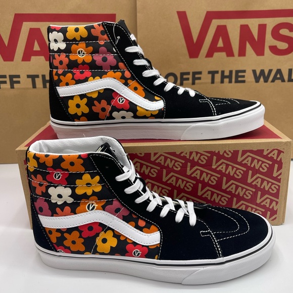 Vans Men’s Sk8-Hi
Flower Black/Multi Sneakers 
VN000D5IBML
 Floral High-Top - Picture 2 of 16